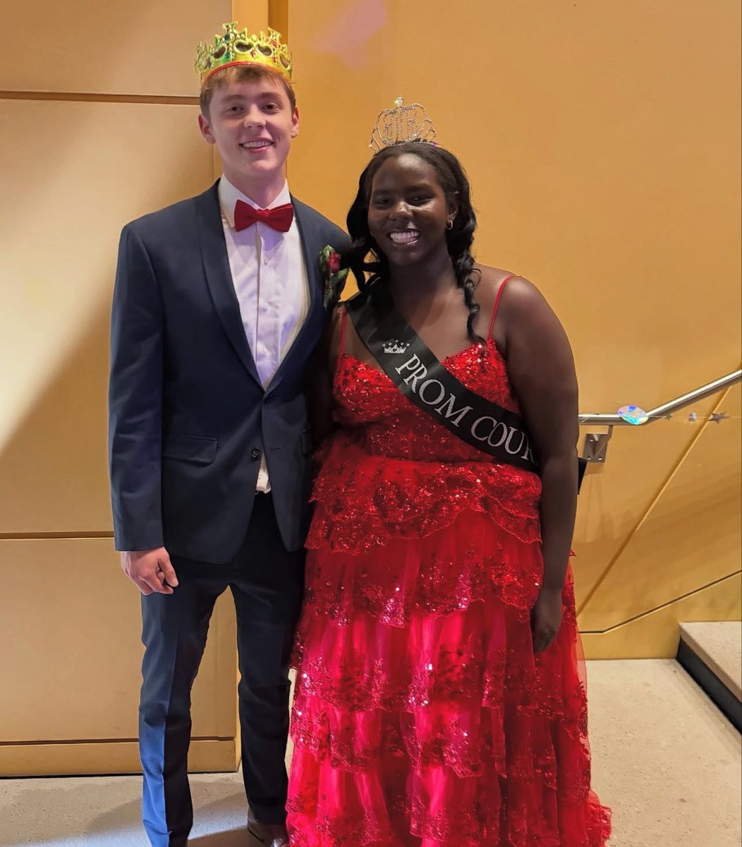Our queen 👸
Congrats to Alma Drazi for winning prom queen last night!