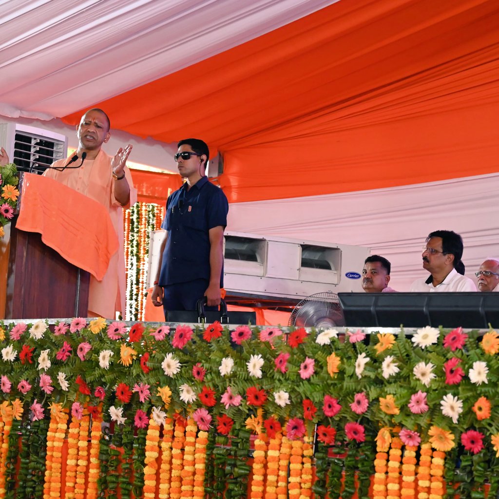 DrMangleshBJP's tweet image. यशस्वी मुख्यमंत्री परम पूज्य @myogiadityanath जी महाराज द्वारा आज परमहंस श्री योगानंद जी की जन्मस्थली, कोतवाली, गोरखपुर में ₹2768 लाख की पर्यटन विकास परियोजना का शिलान्यास एवं भूमि पूजन संपन्न हुआ।
गोरखपुर को पर्यटन के शिखर पर ले जाने की दिशा में यह एक ऐतिहासिक कदम है।