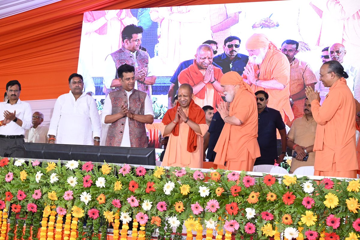 DrMangleshBJP's tweet image. यशस्वी मुख्यमंत्री परम पूज्य @myogiadityanath जी महाराज द्वारा आज परमहंस श्री योगानंद जी की जन्मस्थली, कोतवाली, गोरखपुर में ₹2768 लाख की पर्यटन विकास परियोजना का शिलान्यास एवं भूमि पूजन संपन्न हुआ।
गोरखपुर को पर्यटन के शिखर पर ले जाने की दिशा में यह एक ऐतिहासिक कदम है।