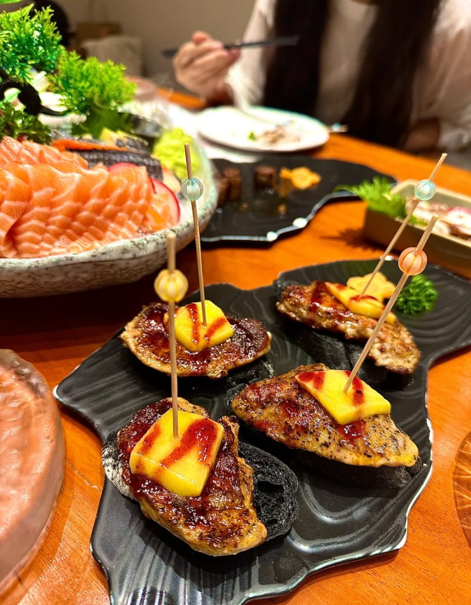 新鮮なお刺身が輝いています！✨🐟 この美しさと味、最高です〜！❤️