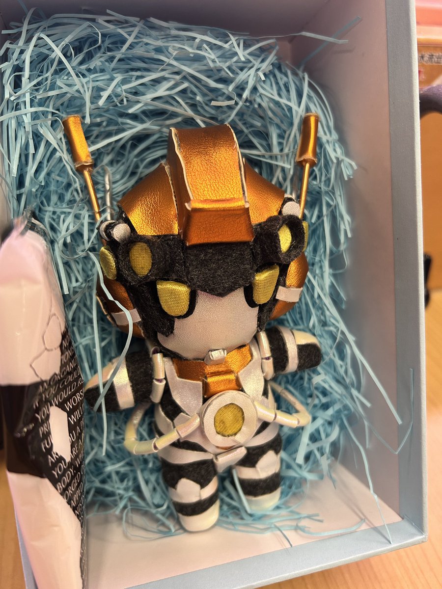 Ciko43siko's tweet image. Look what I got—it’s Trepan-sensei!! A handmade, ultra-cute Trepan-sensei!! Thank you so much, @TFwatermelon , for this adorable gift—I’m losing it, it’s TOO CUTE!!!
#Transformers #trepan #handmade