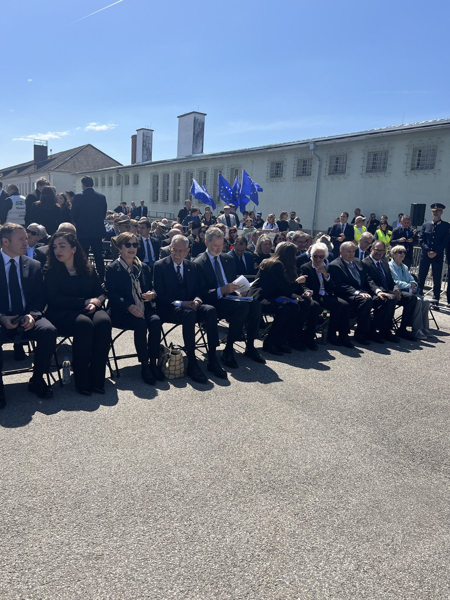 A delegation of European Union lead by European Commissioner @MagnusBrunner w. representatives of <a href="/euunvie/">EU Delegation Vienna 🇪🇺</a>, @euosce, <a href="/EUparliament/">European Parliament</a> <a href="/EUKommWien/">EU-Kommission Wien</a> &amp; <a href="/EURightsAgency/">EU Fundamental Rights ➡️ #HumanRights</a> participated in commemoration of 80th anniversary of the liberation of #Mauthausen concentration camp. “Never Again!”