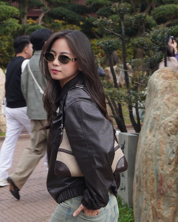 rizensunshine's tweet image. titibo tibo 🛹🏀
— an #ashdres au

wherein Reese (Ash)  likes girls. She likes Gayle (Atasha), to be exact. But Gayle’s twin, Jaze (Andres), isn’t having it—so he takes things into his own hands and risks making her fall for him.