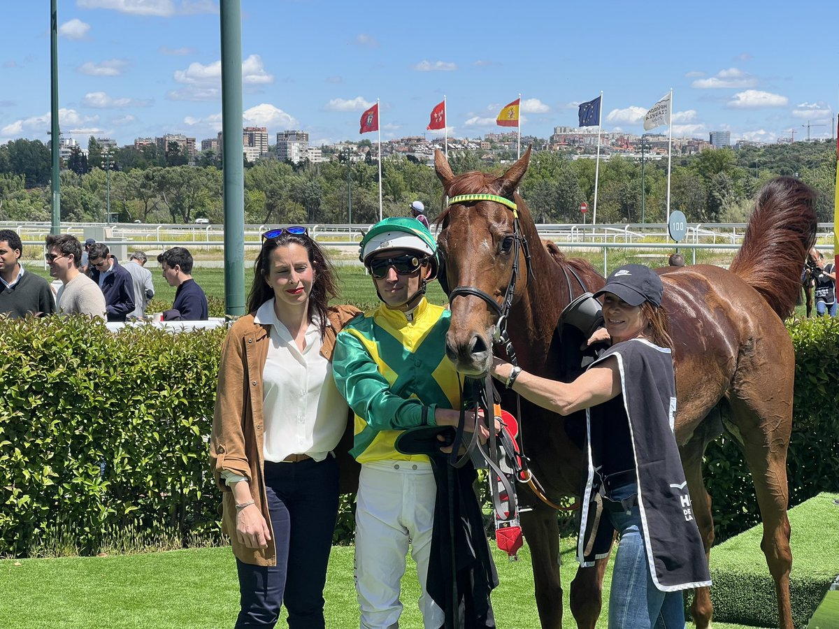 Enhorabuena a la Cuadra Cielo de Madrid por la victoria de The Game (The Gurkha) en el Premio Corpa Patrocinado por <a href="/mahou_es/">Mahou</a>. Preparación de <a href="/GracielaRodrg/">Graciela Rodríguez</a> y monta de <a href="/RicardoSousaFe/">Ricardo Sousa</a>. 🏇🏆