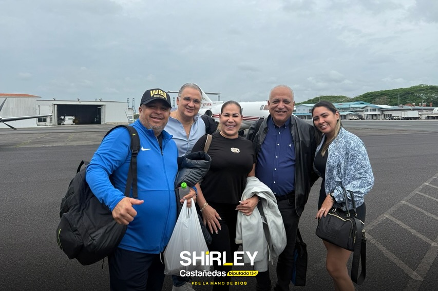 criticaenlinea's tweet image. El amigo fiel @camachocastro, la diputada Shirley Castañeda y los abogados Roniel Ortiz y Alfredo Vallarino cogen vuelo hacia Colombia para reunirse con el expresidente @rmartinelli.