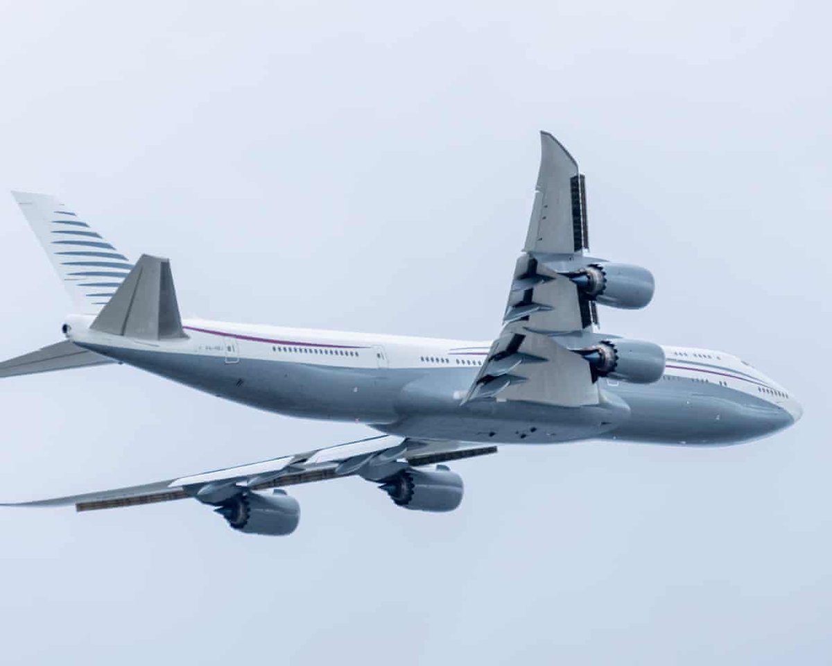 Donald Trump está supostamente pronto para aceitar um avião de luxo descrito como um "palácio no céu" oferecido ao presidente dos EUA como um presente da família real do Catar, o que quase imediatamente desencadeou acusações de suborno e corrupção, bem como críticas