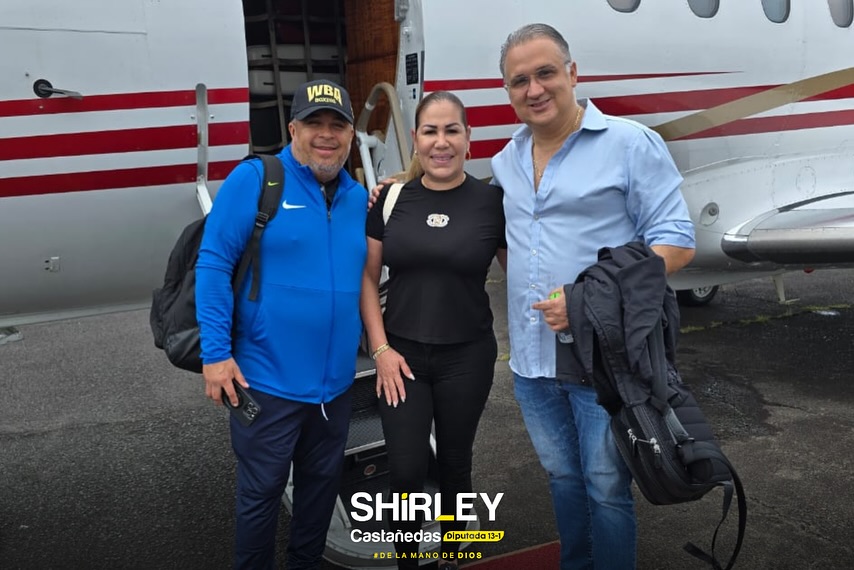 criticaenlinea's tweet image. El amigo fiel @camachocastro, la diputada Shirley Castañeda y los abogados Roniel Ortiz y Alfredo Vallarino cogen vuelo hacia Colombia para reunirse con el expresidente @rmartinelli.