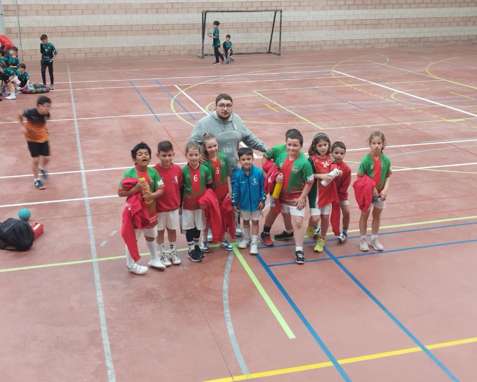 CB_ChapelaWeb's tweet image. Derradeiras xornadas do equipo prebenxamín nesta tempada. Desexamos que os nosos rapaces e rapazas, desfrutaran do balonmán tanto como nos deles. Norabóa a eles, e tamén pra os pais e nais de cada un deles, que tamén o merecen!! ❤💚
#imoschapela #vermelloeverde