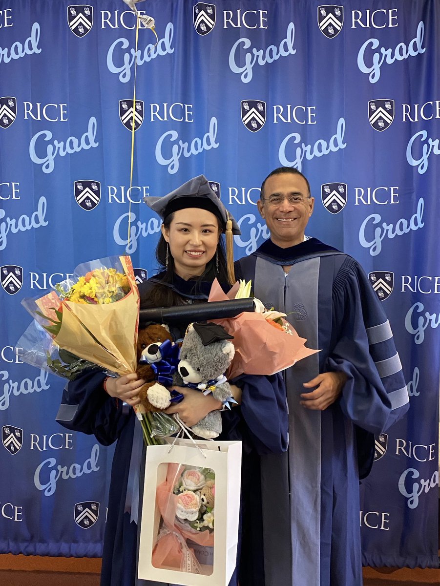 KalluriLab's tweet image. Yesterday we celebrated Xin’s graduation from the Bioengineering PhD program @RiceUniversity. 🎓🦉
Congratulations Dr. Luo! 🎉🎉🎉