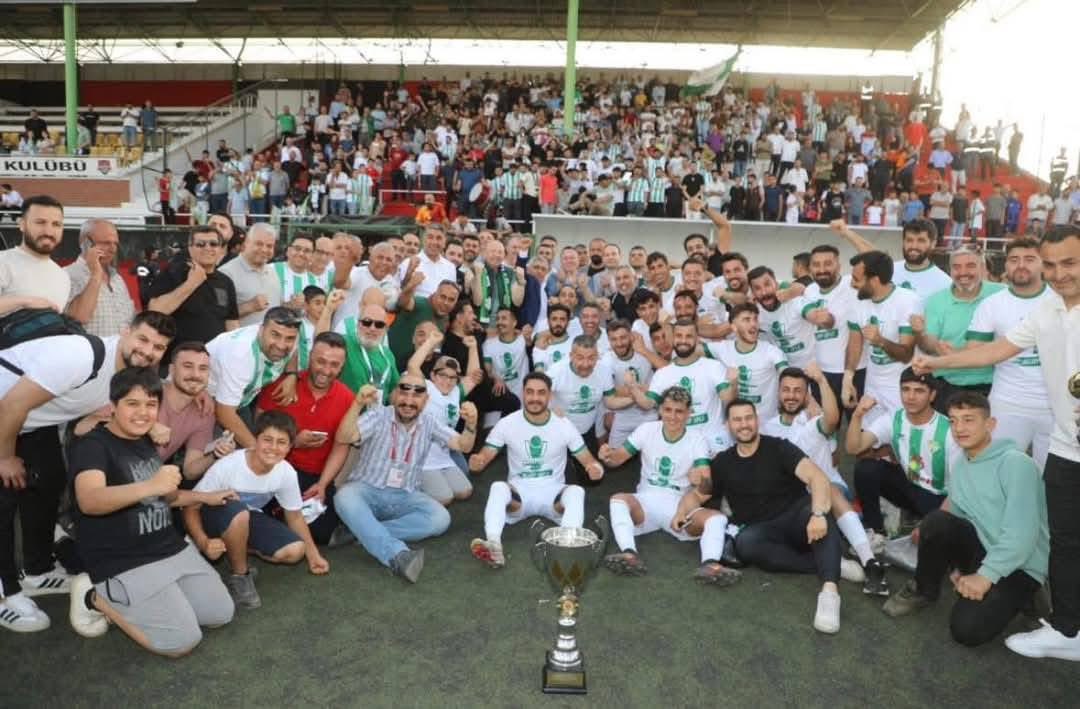 Şampiyon Nizipspor’un Gazi Şehrimizi BAL Liginde temsil edecek olmasının gururunu yaşıyoruz. 

Bu  başarıda emeği geçen başta futbolcu kardeşlerimizi, teknik heyetimizi, değerli yönetimimizi ve her zaman takımımızın yanında olan büyük Nizipspor taraftarımızı yürekten kutluyorum.