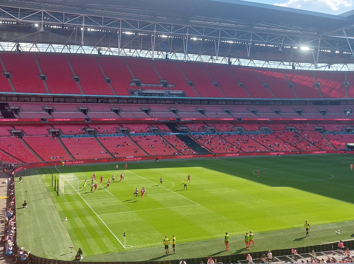 sblack83's tweet image. Match 98 of 2024/25:
🔴🔵 ALDERSHOT TOWN 3️⃣
Barham (48), Ellison (71), Barrett (87)
⚫️⚪️ SPENNYMOOR TOWN 0️⃣
🏆 FA Trophy Final
🏟 Wembley Stadium
🎟 £30 | £10
📖 £5
👥️️ 38,600
@OfficialShots @SpennymoorTown