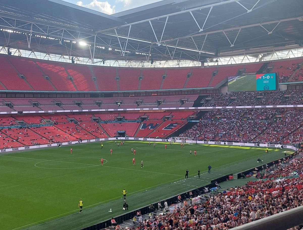 sblack83's tweet image. Match 98 of 2024/25:
🔴🔵 ALDERSHOT TOWN 3️⃣
Barham (48), Ellison (71), Barrett (87)
⚫️⚪️ SPENNYMOOR TOWN 0️⃣
🏆 FA Trophy Final
🏟 Wembley Stadium
🎟 £30 | £10
📖 £5
👥️️ 38,600
@OfficialShots @SpennymoorTown