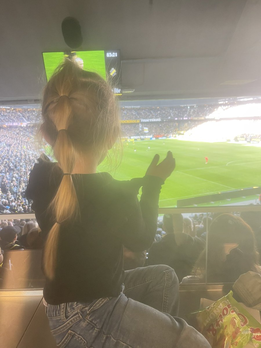 Dotterns första match och en rörd pappa <a href="/AIKfotboll/">AIK Fotboll</a>