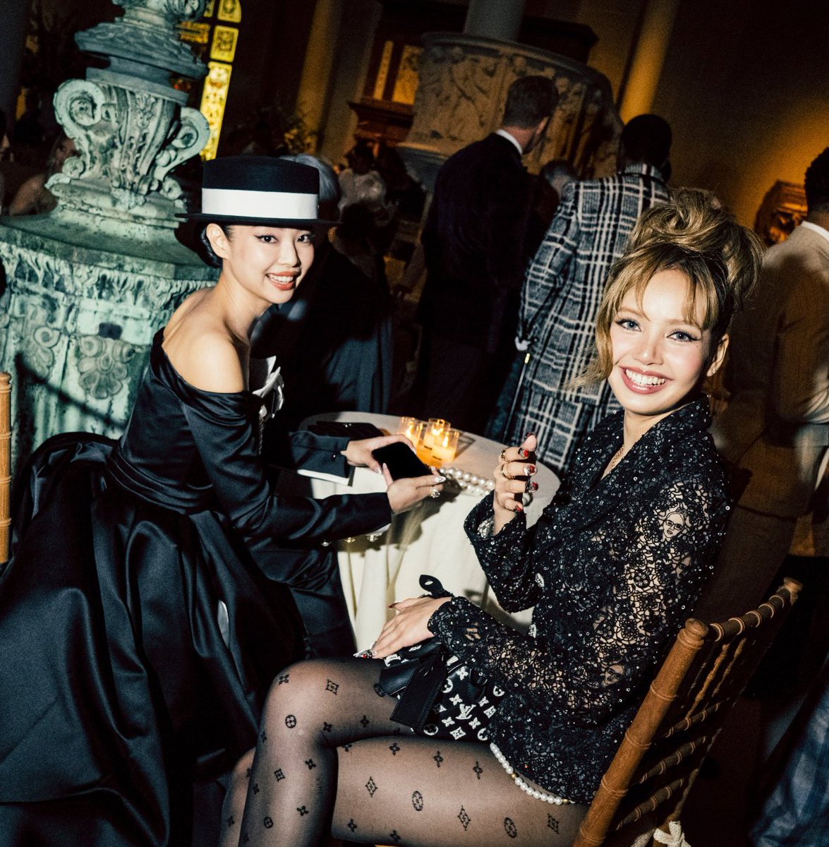 jnkrated's tweet image. jennie and lisa