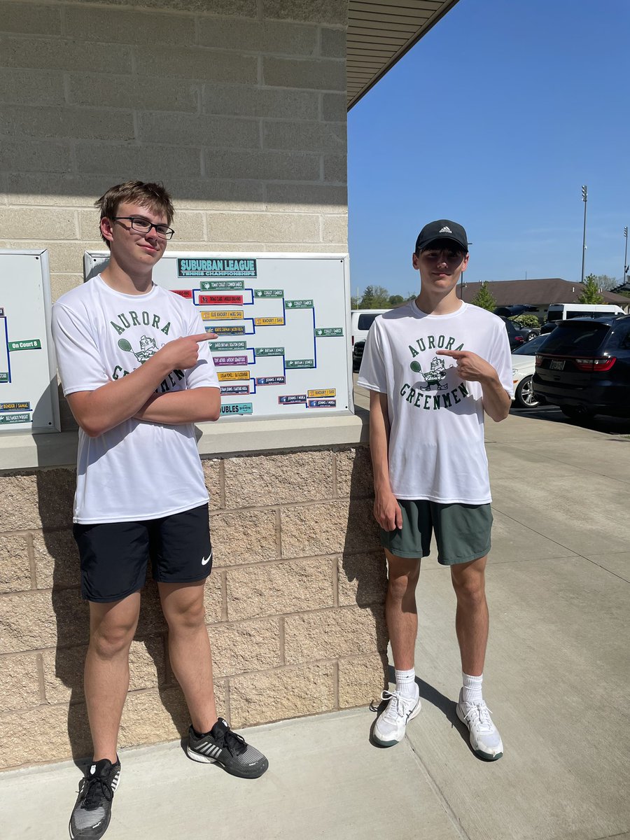 Tommy and Connor achieved the perfect season!  18 wins and no losses!  That's 36 sets won and only 3 lost.  They also achieved the first Suburban League doubles championship since 2021.  Well done!