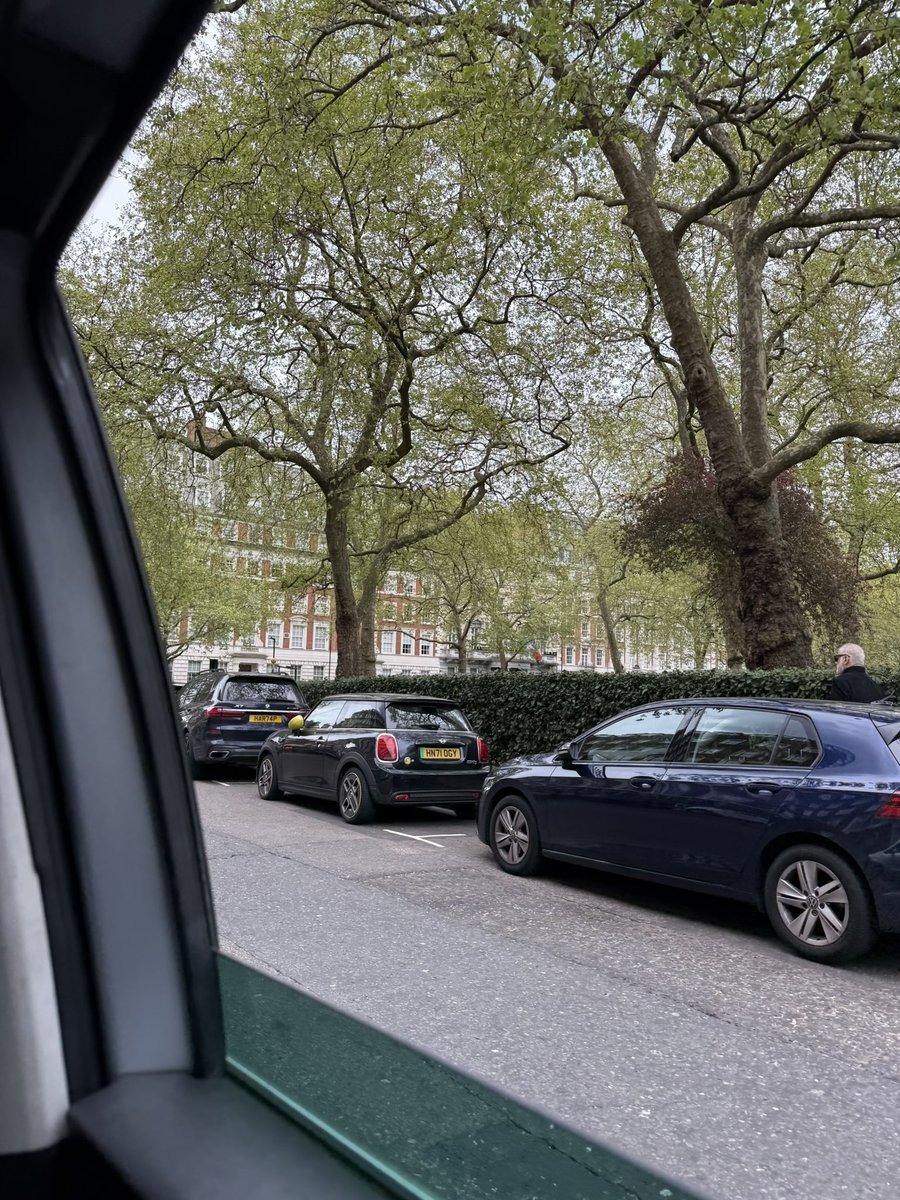 Some cities are trips. London is a feeling ❤️