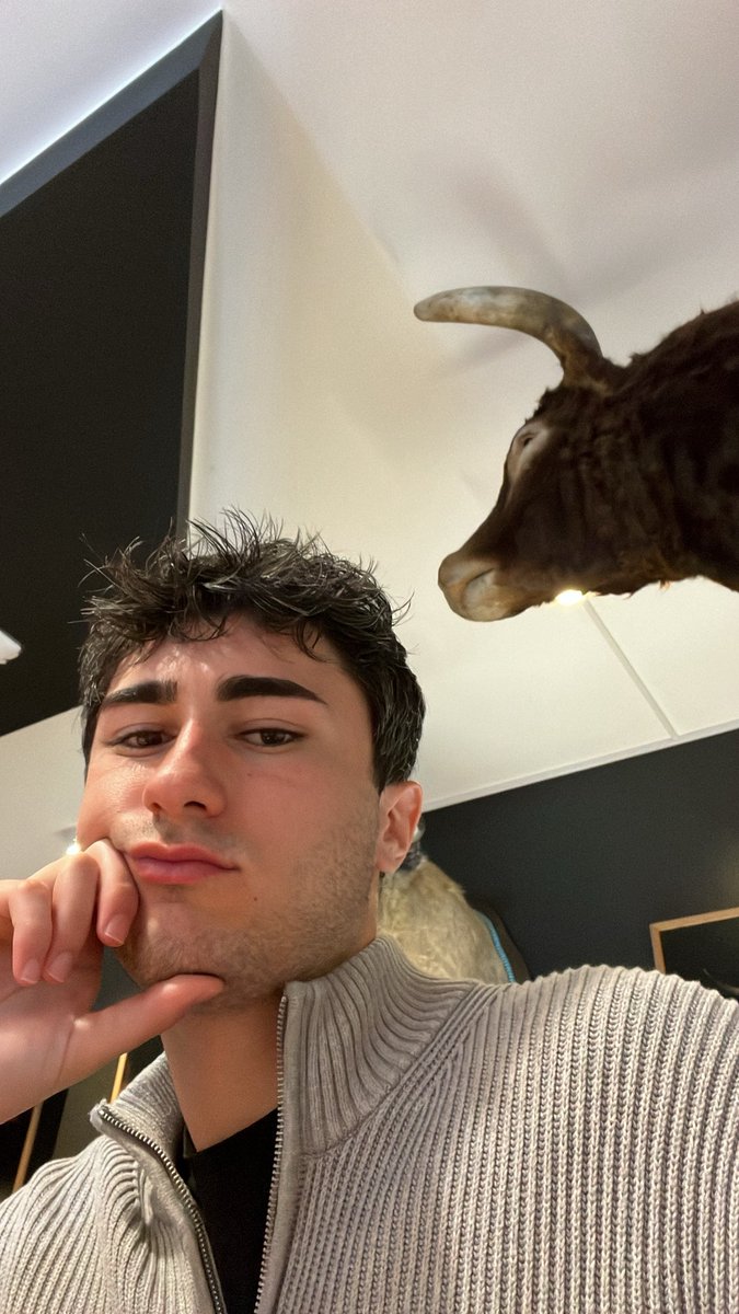 Mentre mangiavo mi guardava