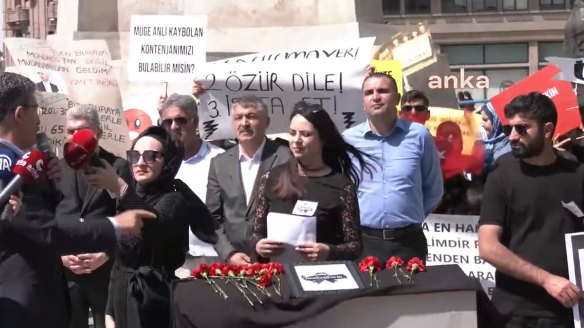 Apartiegitim's tweet image. Kontenjan mağduru öğretmenlerimize destek için Genel Başkan Yardımcılarımız Sn. Ayhan Erel ve Sn. Hayati Çetin, MYK Üyemiz Ali Çelik, Genel Başkan Danışmanımız Sn. Murat Tekin ve kurucularımızdan Elif Tükenmez Ulus Meydanı’ndaydı.