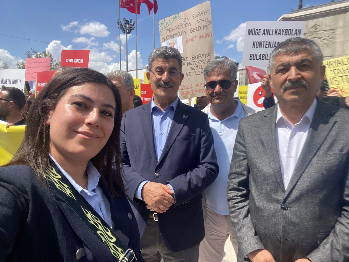 Apartiegitim's tweet image. Kontenjan mağduru öğretmenlerimize destek için Genel Başkan Yardımcılarımız Sn. Ayhan Erel ve Sn. Hayati Çetin, MYK Üyemiz Ali Çelik, Genel Başkan Danışmanımız Sn. Murat Tekin ve kurucularımızdan Elif Tükenmez Ulus Meydanı’ndaydı.