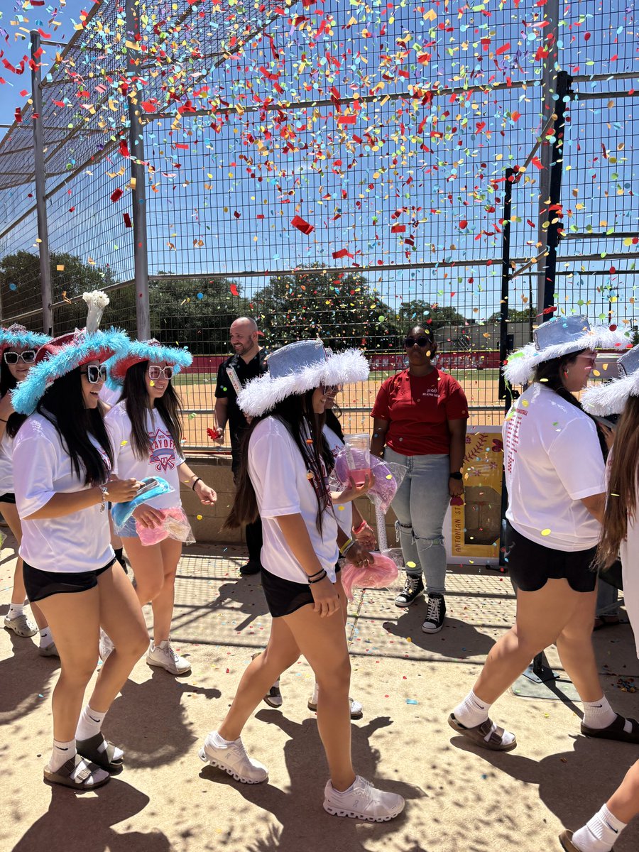 KPRCNick's tweet image. OFF TO STATE! The @acpapaches are looking to bring home another @TAPPSbiz Softball State Championship. 🥎🏆 You’ll hear from them tonight on @ksatnews at 5 &amp;amp; 10 p.m. @KsatSportsNow @KSATbgc #TAPPS #State #SanAntonio #KSATsports #weareantonian #rolltribe #acpsoftball