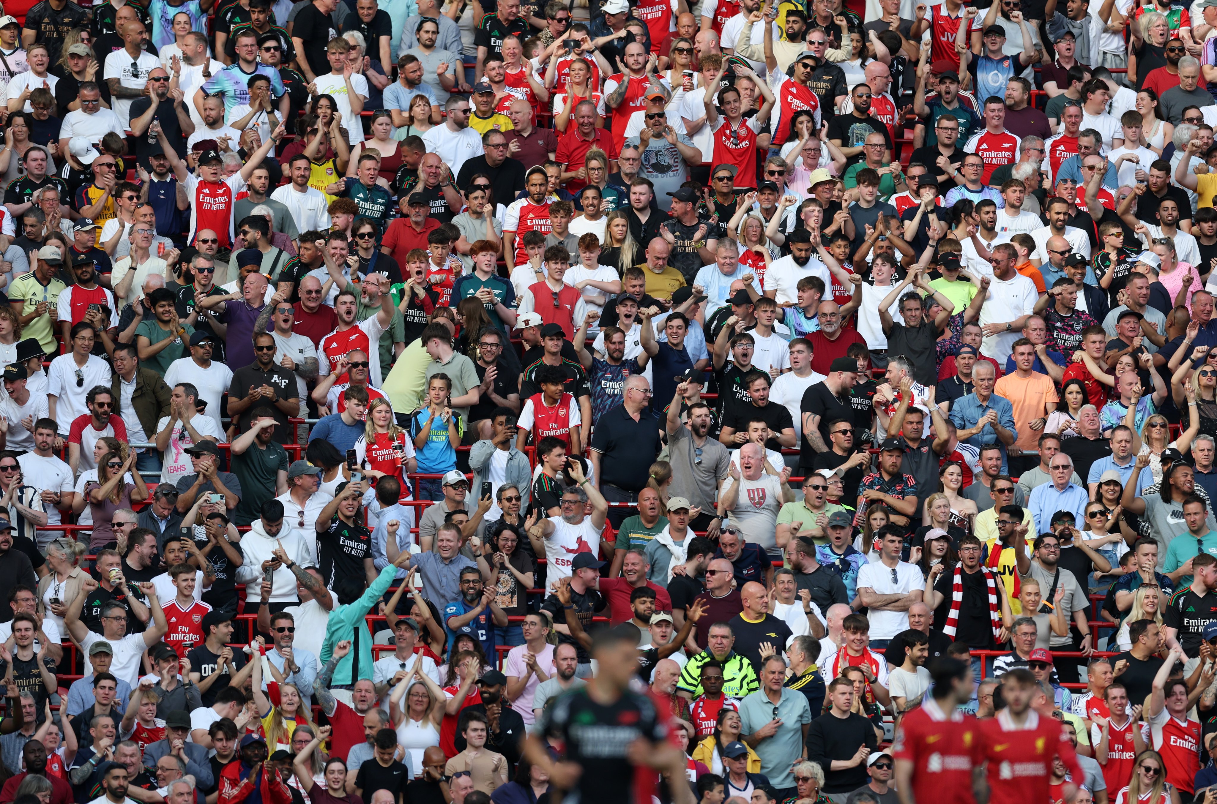The amazing Arsenal away support.