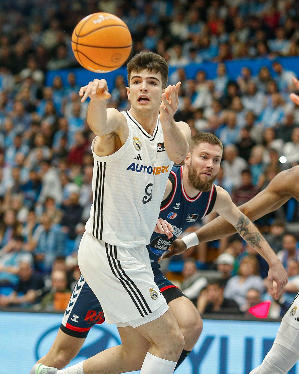 ⏸️ Fin del tercer cuarto.
<a href="/CBBreogan/">Río Breogán</a> 54 - 59 <a href="/RMBaloncesto/">Real Madrid Basket</a>