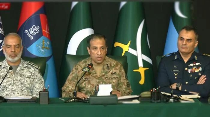 الحمداللہ، افواج پاکستان نےقوم سے کیا گیا وعدہ نبھایا: ڈی جی آئی ایس پی آر۔۔۔۔
پاک فوج نے بھارت کے 26 ملٹری ٹارگٹس کو نشانہ بنایا، 2 مقامات پربھارت کے ایس 400 بیٹری سسٹم کوکامیابی سے نشانہ بنایا، ڈی جی آئی ایس پی آر۔۔۔۔