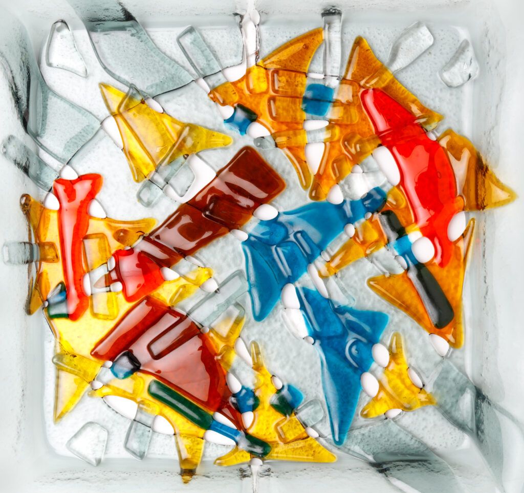 make_santafe's tweet image. Want to try fused glass but not sure where to start? Our classes give you the skills — this guide gives you the inspiration. Make your own coaster, pendant, or wall art in our upcoming glass workshops!
🔗  buff.ly/XM1uon0 
#LearnBuildThrive #MakeSantaFe