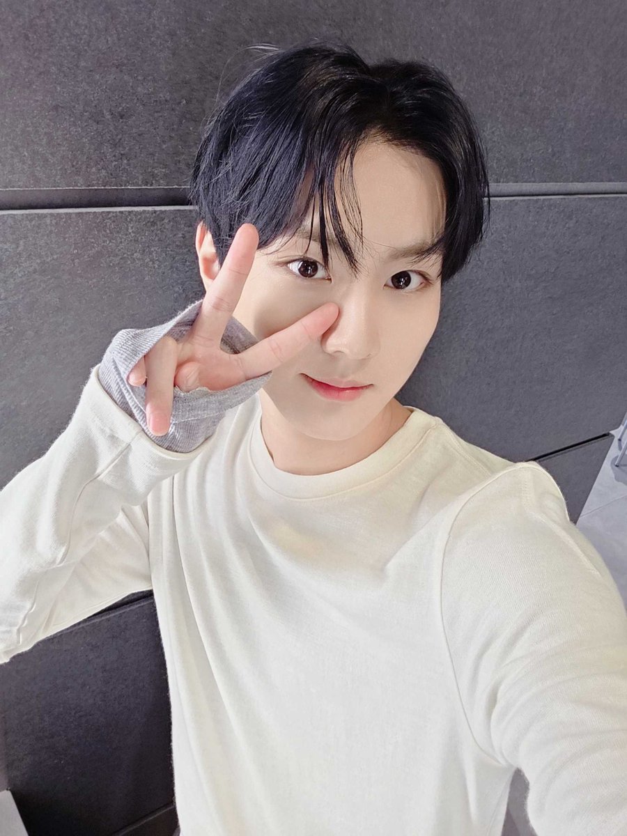 [ #정원’s Post ] 250511

#JUNGWON: It's been a long time since a real-time selfie!!

<a href="/ENHYPEN_members/">ENHYPEN</a> <a href="/ENHYPEN/">ENHYPEN OFFICIAL</a> #ENHYPEN #엔하이픈