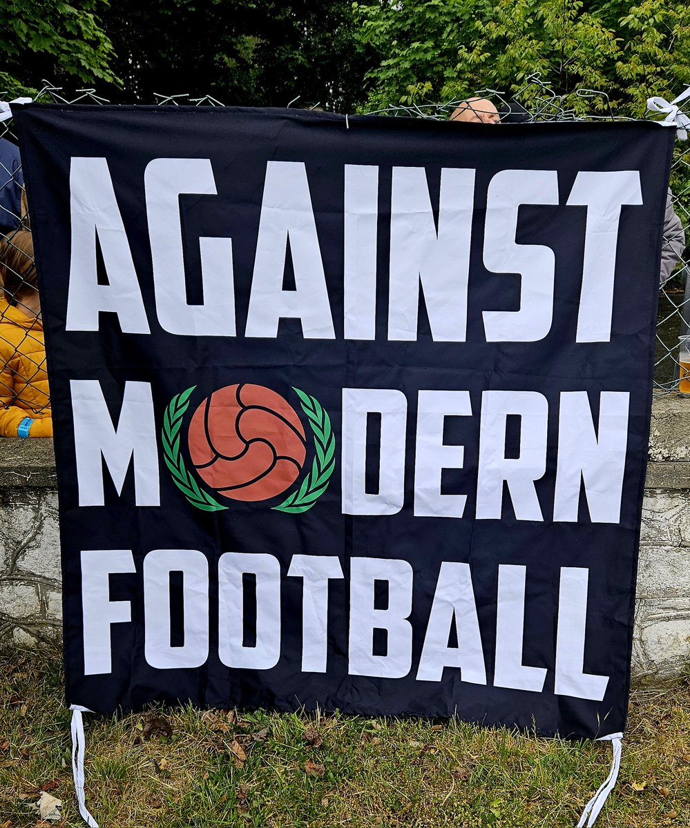 rozebetonuu's tweet image. Wielkie derby Czeladzi 

Górnik Piaski 😶‍🌫️CKS Czeladź 0:1
#ultrasmentality 
#pyroshow 
#againstmodernfootball