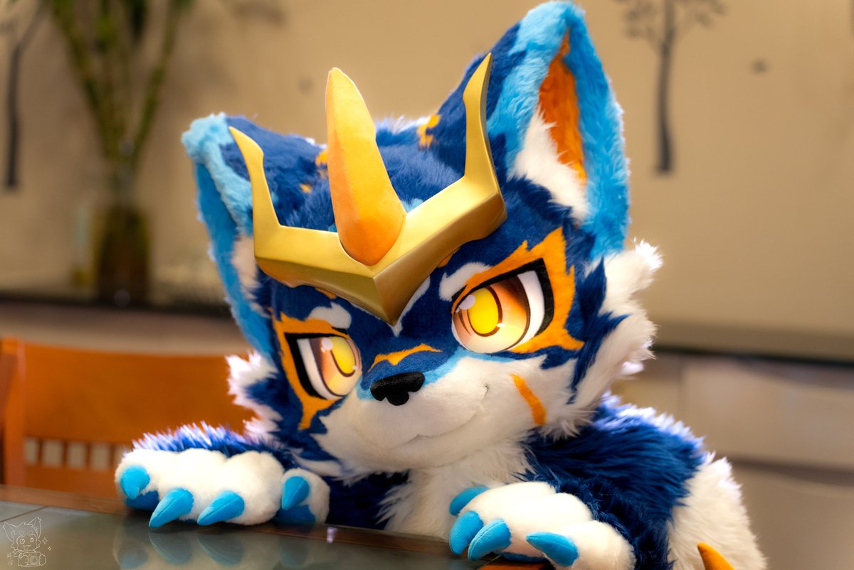 こっそり、こっそり…
📸 <a href="/Ruishou_Nyako/">喵仔瑞狩</a> 
 #FursuitEverday