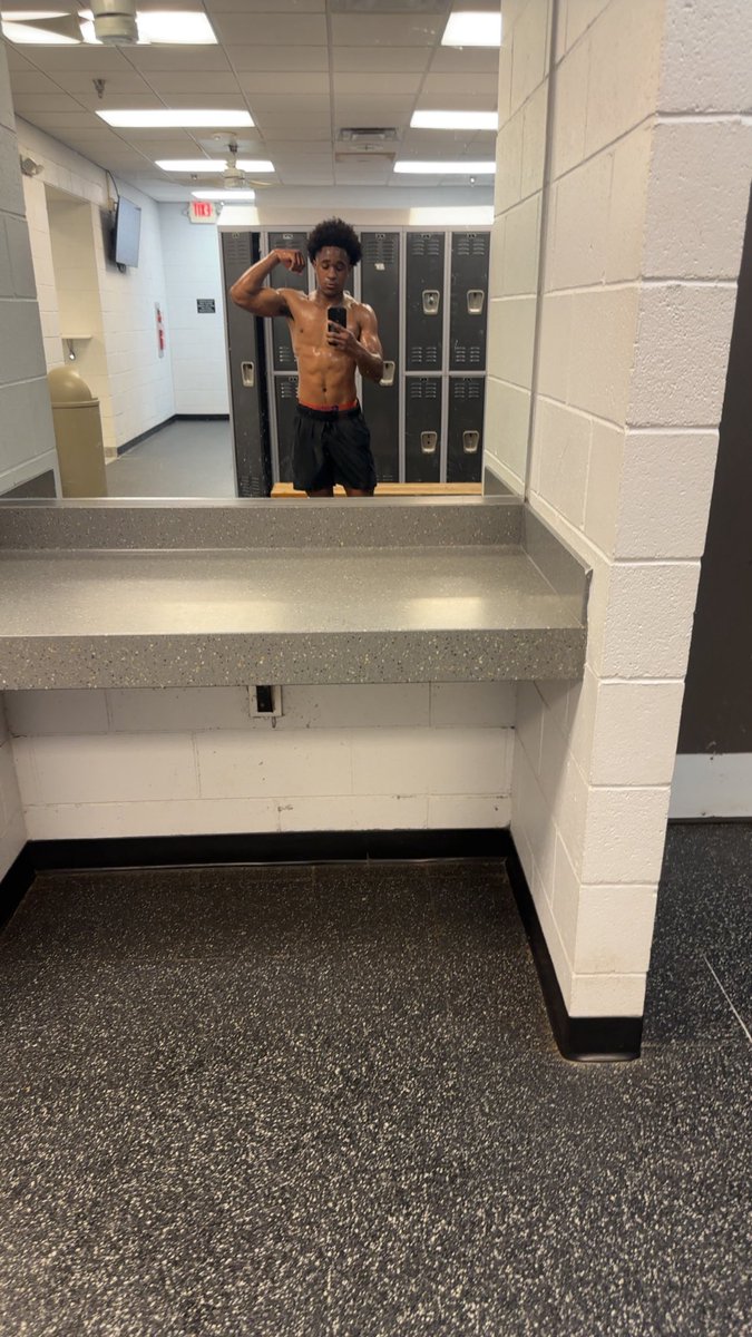 Braxton_B8's tweet image. Off Szn files. Prepared for breakout junior year!!!
Davie County High School
RB/DB
3.708 gpa
C/O 27
5’10”
175 lbs
hudl.com/profile/194781…