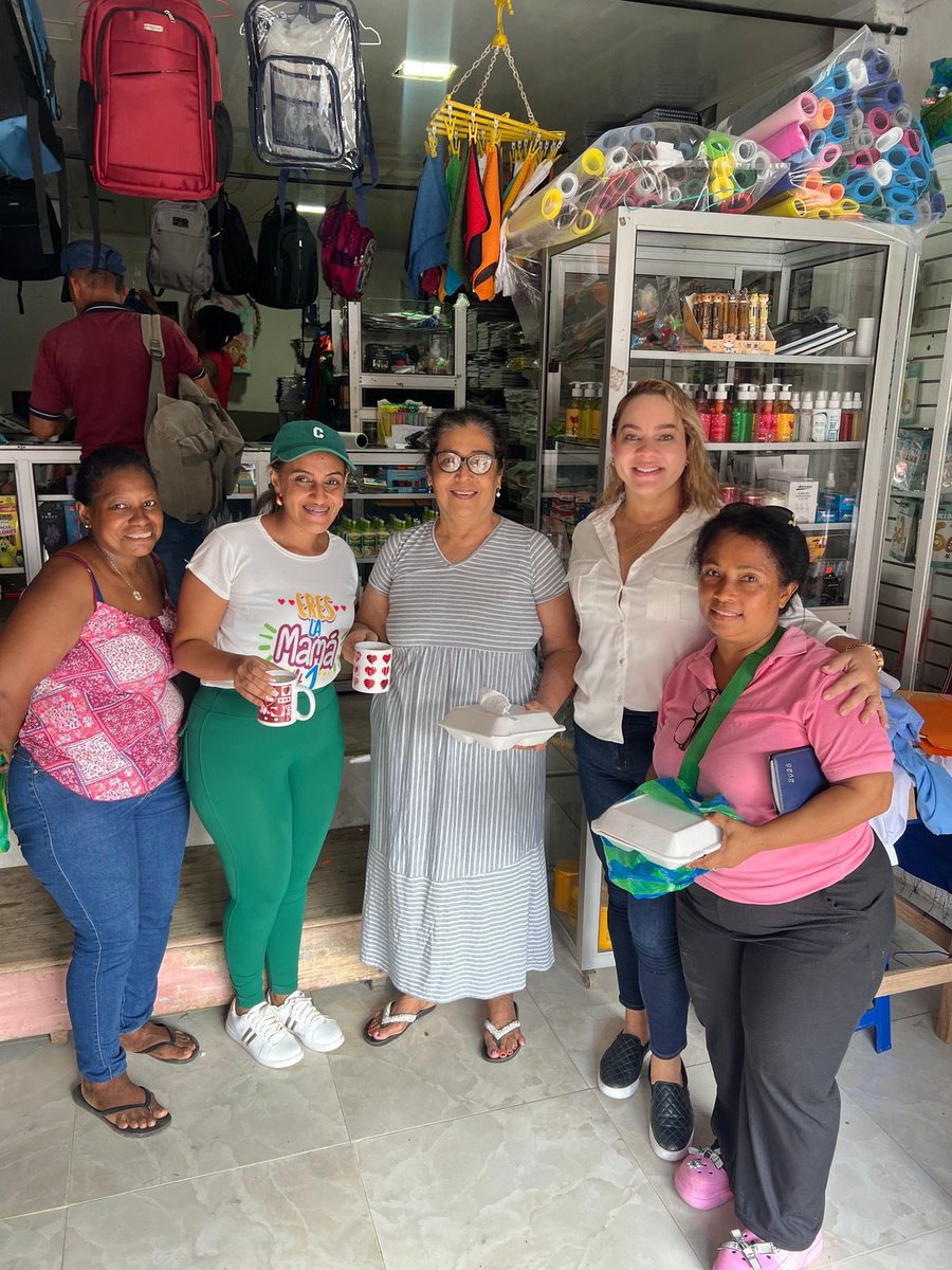 Llegamos con corazones llenos de cariño y sonrisas sinceras, para decirles ‘gracias’ por su amor incondicional y dedicación, les llevamos a las mamitas unos desayunos sorpresa con las guerreras de Viche. 
#FelizDiaDeLasMadres 🙌🏻💜🙏