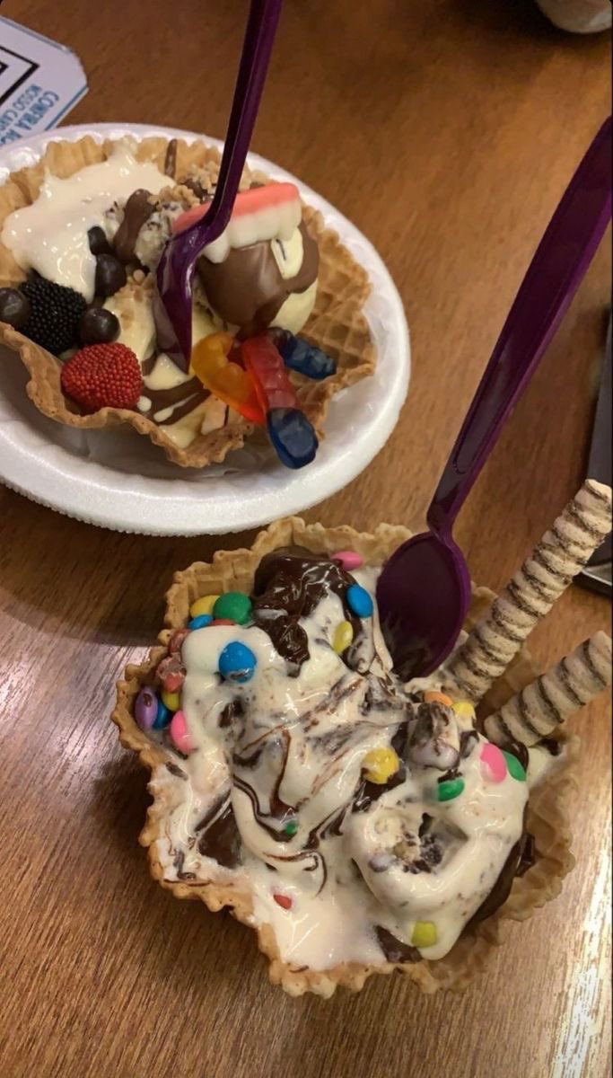 maraltodc's tweet image. Domingou, marujos!

No comando da nave hoje: as mães!

Postem aí 4 fotos que vocês acham resumem/representam ou coisas essa mulher incrível ama. 

Pode ser engraçado, fofo, nostálgico ou tudo junto. A gente quer ver!

A mãe da ADM aqui pode ser resumida em: