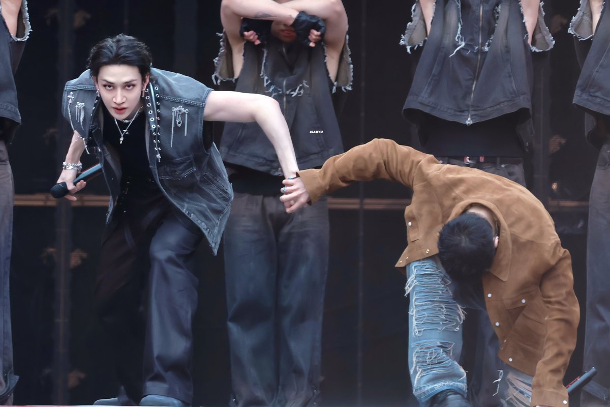 tinycrack's tweet image. 250511 🐺🥟 HD
In dominATE SHIZUOKA

“Come with me let’s escape now”

#StrayKids #SKZ #스트레이키즈 #스키즈
#Bangchan #방찬 #ChristopherChahnBahng
#Hyunjin #현진 #황현진