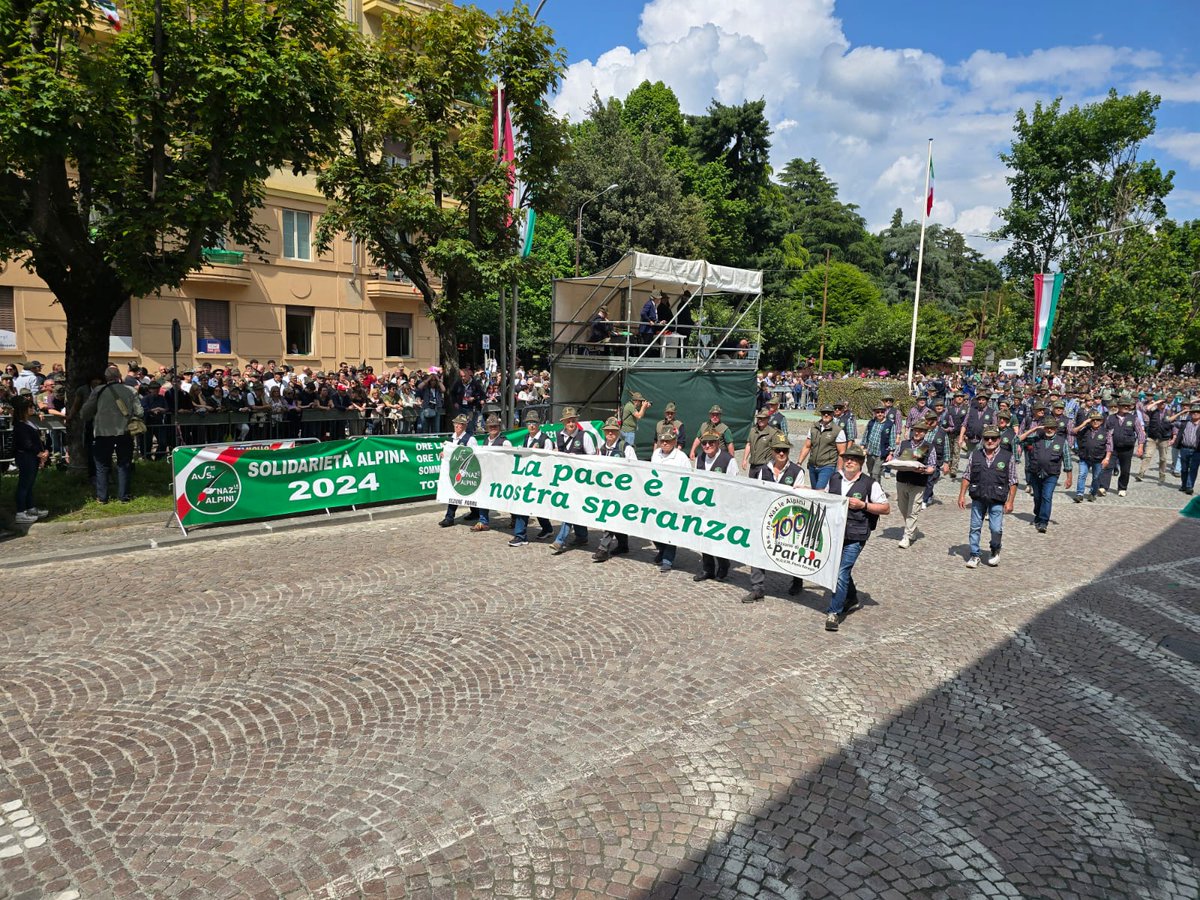 Questa mattina all'Ossario di Forno di #Coazze per rendere onore ai 400 #partigiani della Val Sangone caduti per la nostra libertà, ricordando mio padre e i suoi compagni di lotta. 
E nel pomeriggio a Biella con 400.000 #alpini, corpo di popolo, da sempre protagonista di ogni