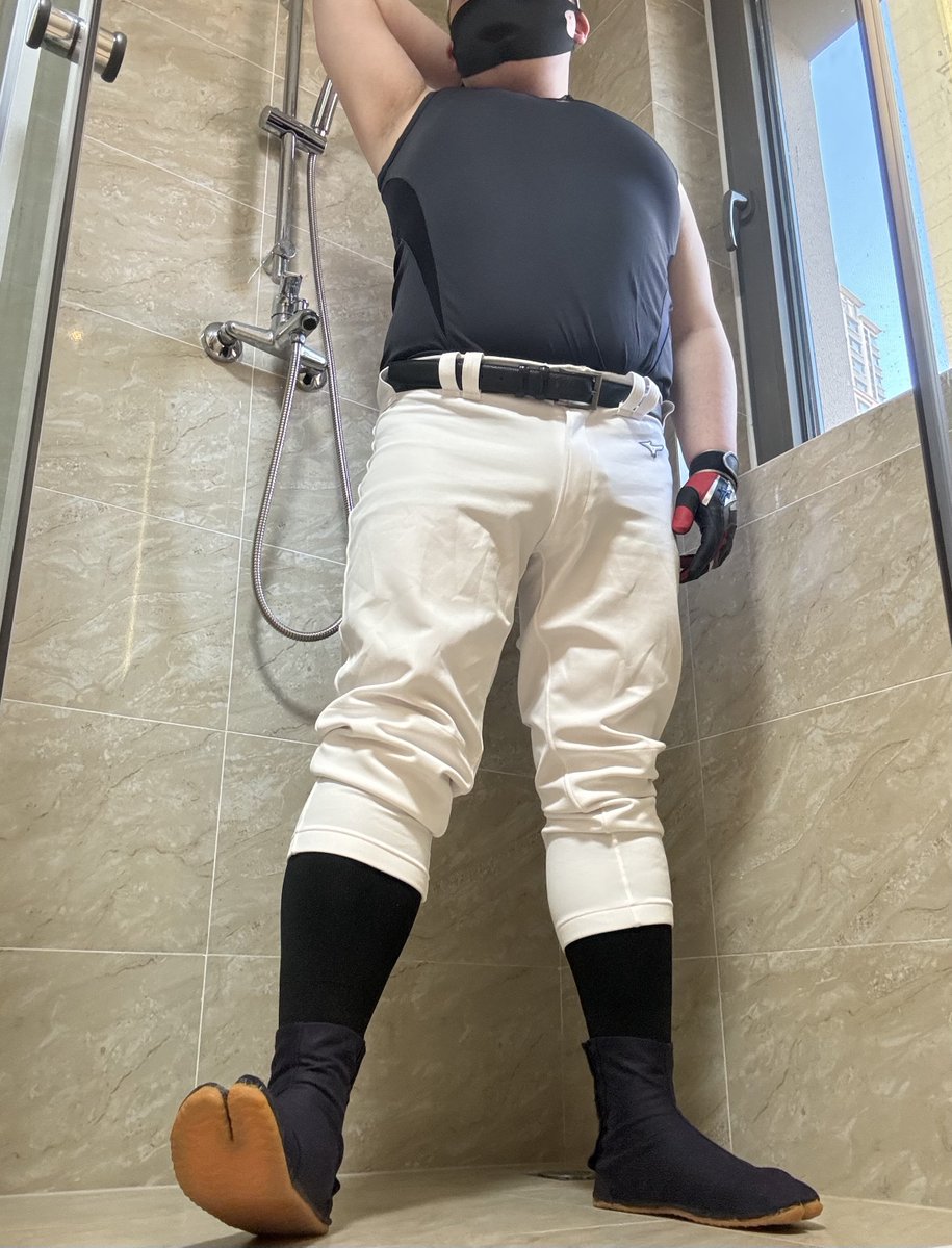 这样拍的话似乎就会有点像某种工装了（？
但也挺色的不是（？
你知道这是什么意思。水野教练私底下有很多恶趣味，特别是喜欢把你这样，表面上有点抗拒，心里却期待得不得了的小狗……
特别是在好好地出汗之后……

话说回来这次拍太多了呢，大概是没法全发出来，如果有很期待的小狗，那就自己来？