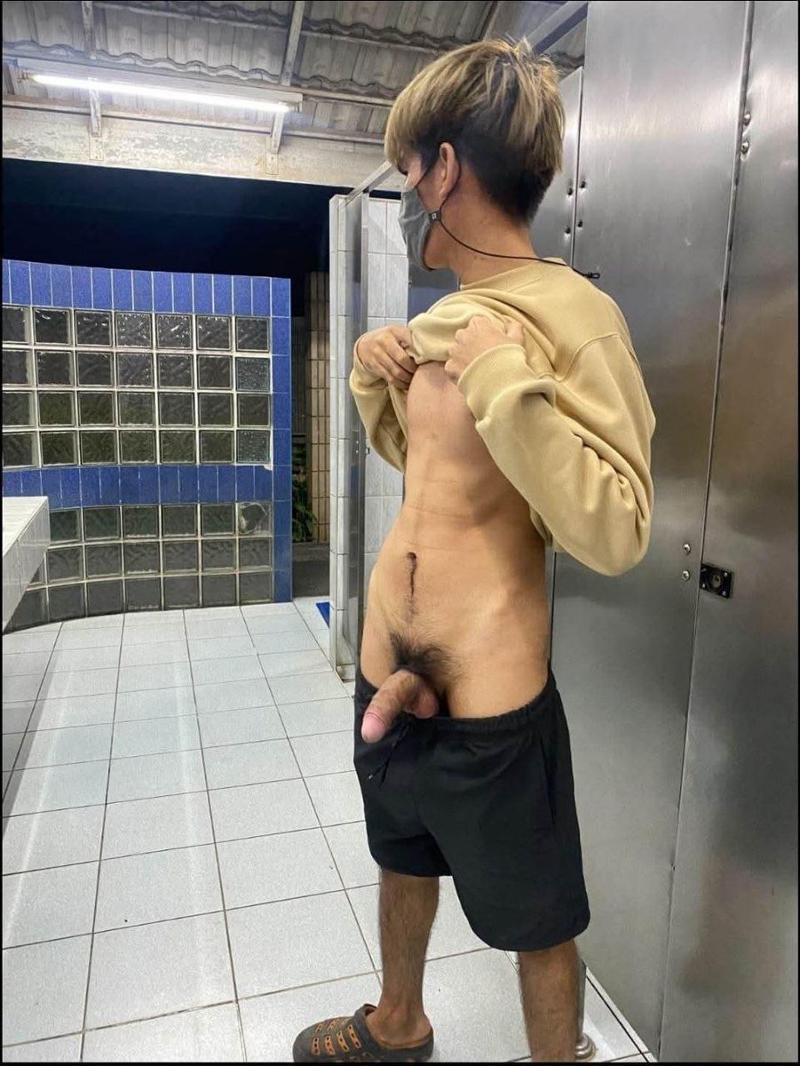 ถอกได้แปปนึงก็มีวัยรุ่นเดินเข้ามาแต่เก็บไม่ทันแล้วก็โชว์ไปเลยดิค่าบถกออกมาขนาดนี้แล้ว55
#โชว์ควย #เอาท์ดอร์