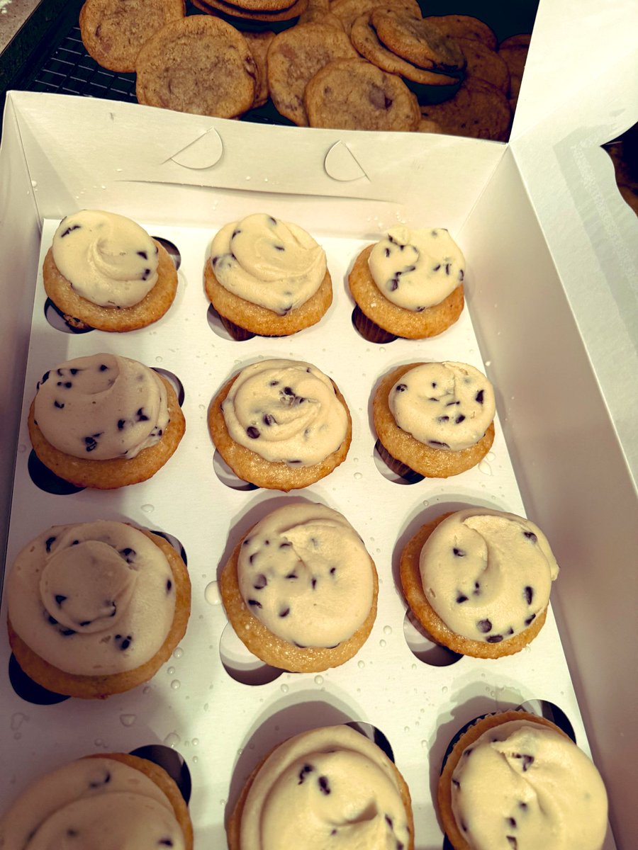 Confections Fresh Baked Treats (@janellebakes) on Twitter photo Cupcakes for <a href="/JakeCeresna/">Jake Ceresna</a> because they make him a better player ๐ & chocolate chip cookies for my #CFLFamily while watching training camp today! Cupcakes for <a href="/JakeCeresna/">Jake Ceresna</a> because they make him a better player ๐ & chocolate chip cookies for my #CFLFamily while watching training camp today!