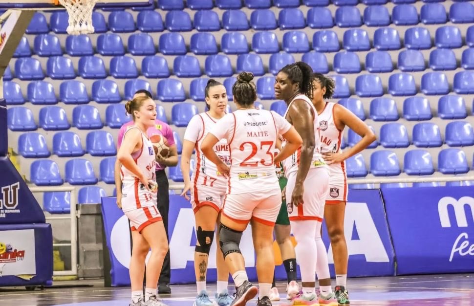 #UruguayosxBT | NO PUDIERON SER TRES

El Blumenau de Maite Pereira cayó derrotado ante Cerrado Basquete y cortó su racha de dos victorias en fila.

📝 <a href="/Brianrz2000/">Brianrz</a> 

👉🏻 wp.me/p6K7W2-XQ3