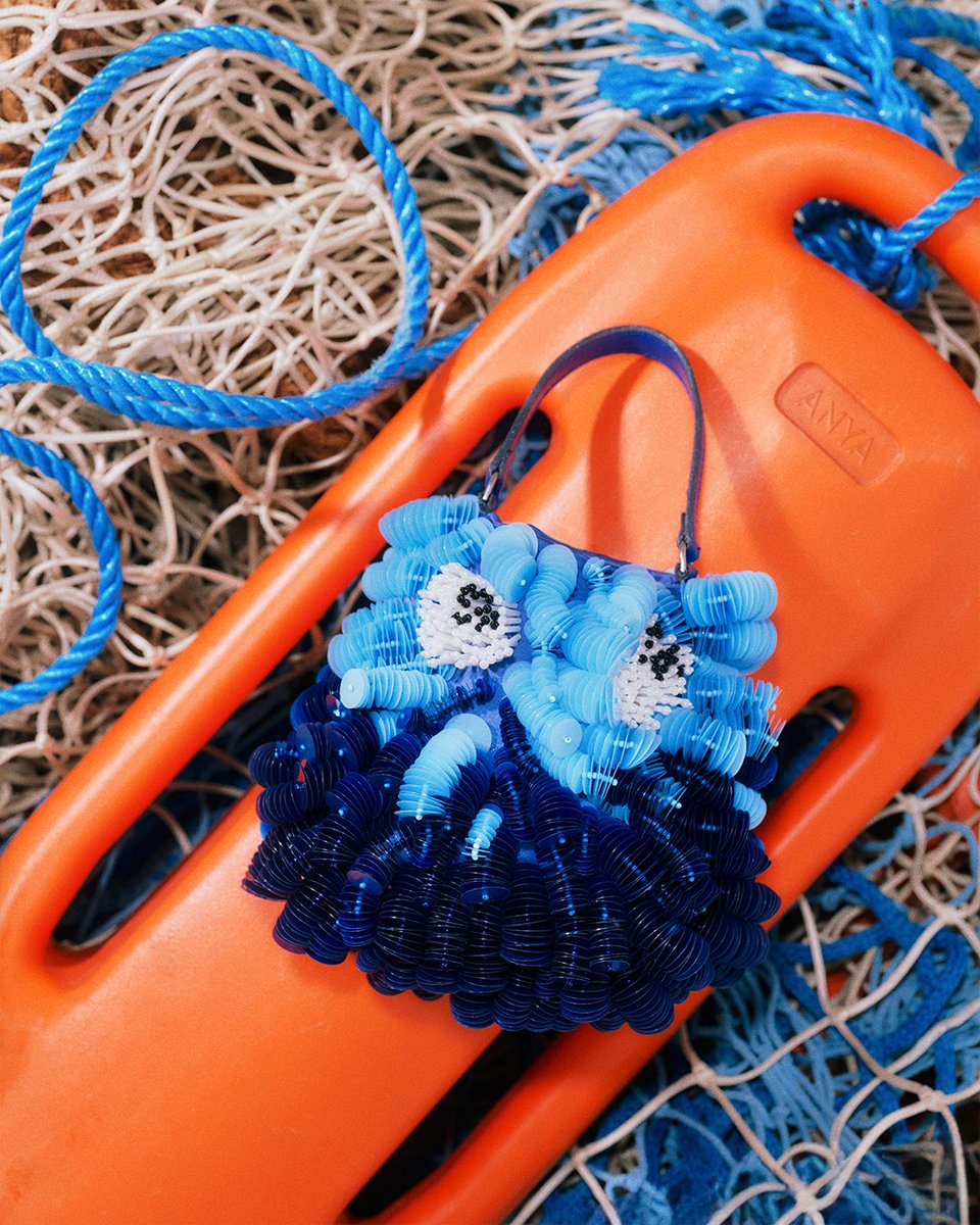 Underwater creatures 🪸

A pop of colour to make evening outfits more characterful with our Embellished Sea Creature Crossbody. 

Discover the Embellished Sea Creature Cross-body: anyahindmarch.visitlink.me/Qz1GTw

#AnyaHindmarch