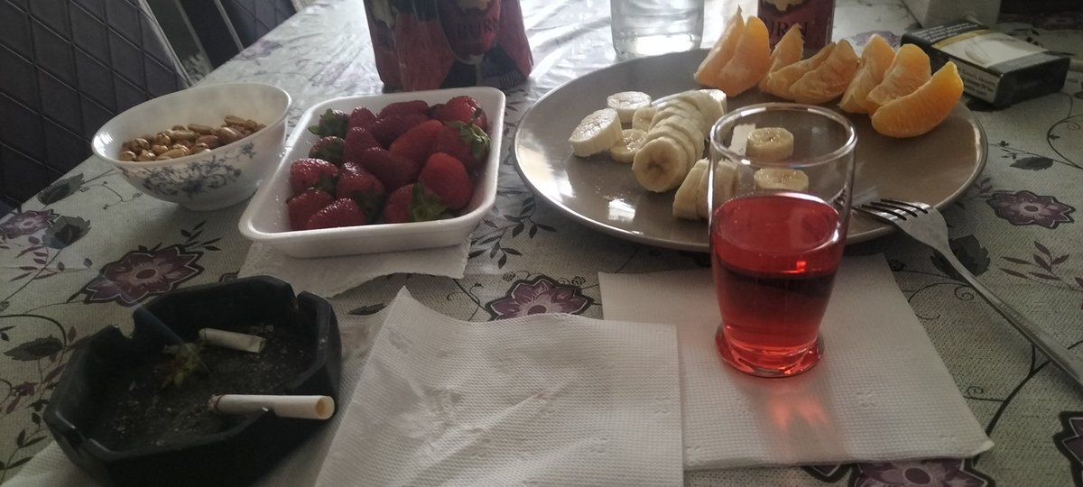 Tüm annelerinin günü kutlu olsun güzel doslara güzel insanlara slm olsun bugünde böyle olsun