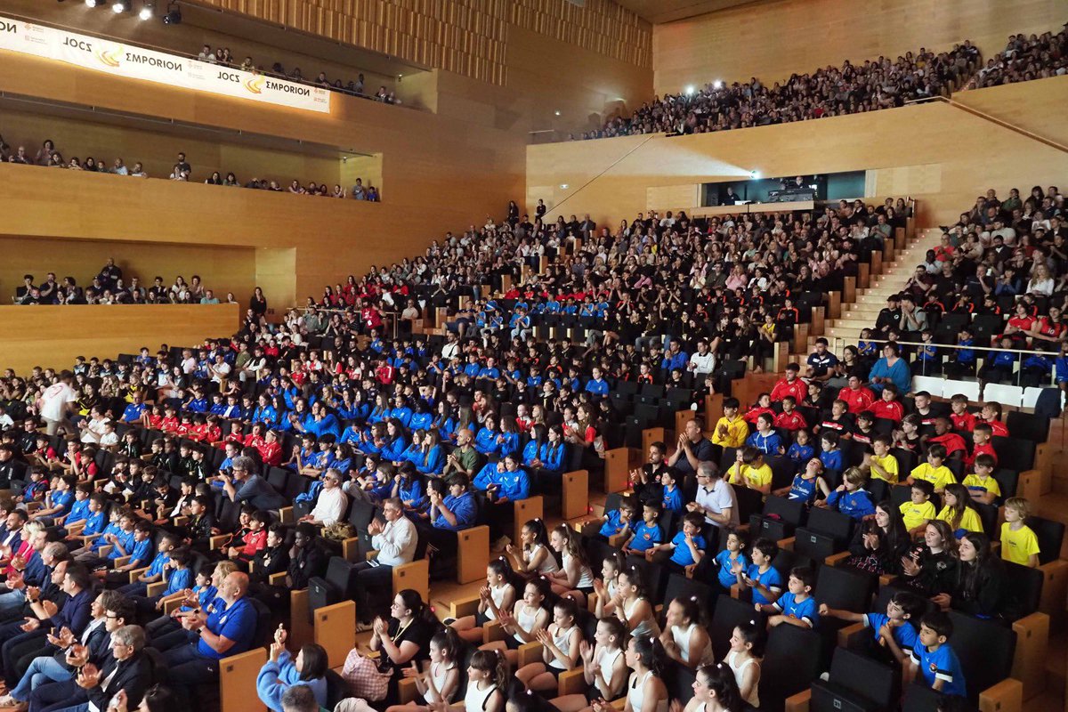 🙌 Arranca l'1️⃣1️⃣a edició dels #JocsEmporion amb la celebració de la IX Gala Valors en Acció, a <a href="/auditori_gi/">Auditori Palau de Congressos de Girona</a>

4️⃣9️⃣ esportistes, equips i entitats han rebut un reconeixement pel joc net i l’exemplaritat en les activitats organitzades pels consells esportius de les