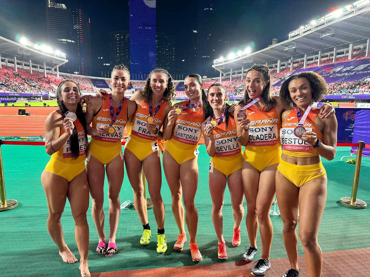 Foto para la historia ✨

¿Cómo definís a nuestras ocho campeonas que hoy han hecho historia?