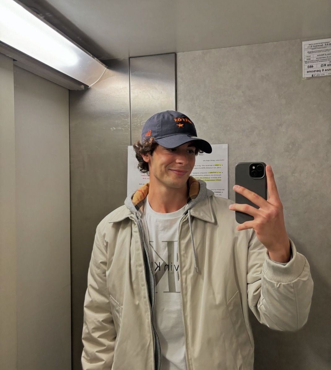 5/10 elevator selfie of the day 🛗