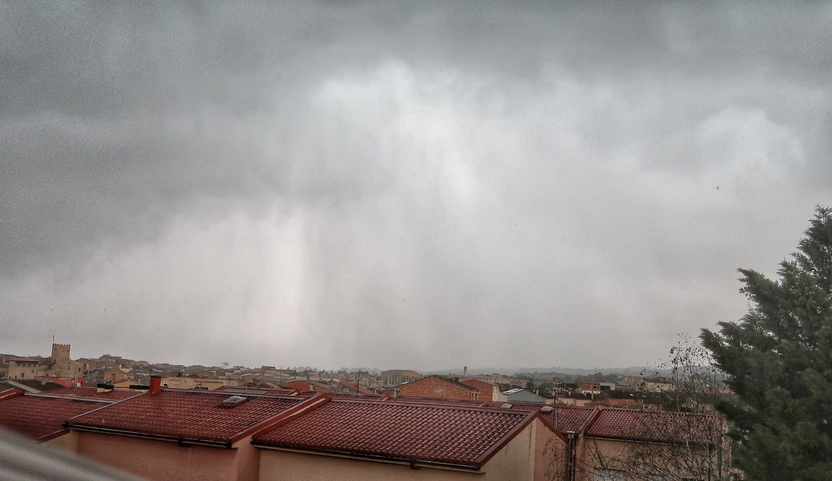 PiqueMerce's tweet image. Ja la tenim a sobre. Porta pedra petita. #santacolomadequeralt @alexmegapc @eltempsTV3 @Rafa_mihumilde @MeteoBarrufet