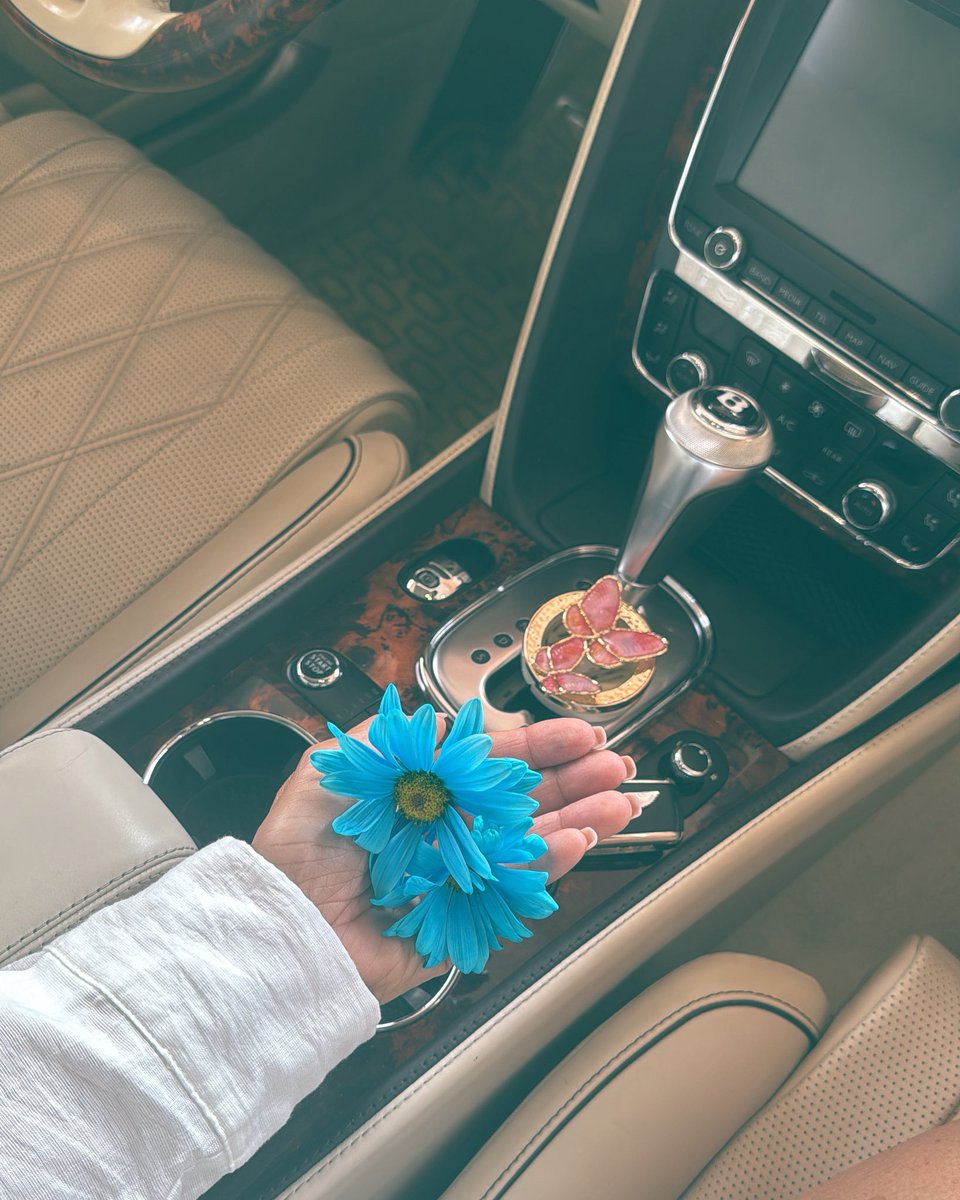 LasBrisaCarWash's tweet image. Happy Mother’s Day🌹💐🌷#lasbrisas #carwash #oilchanges #MothersDay2025 #FelizDiaDeLasMadres #🌹Free🚘wash💦on your Birthday🎁