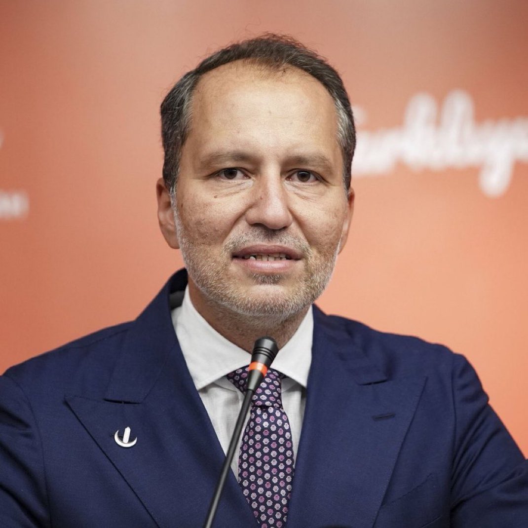 Fatih Erbakan: “Cumhurbaşkanı, 'Gençler evlenemiyor' diye yakınıyor.

Evet evlenmiyorlar çünkü işsiz, umutsuz ve hedefsizler.”