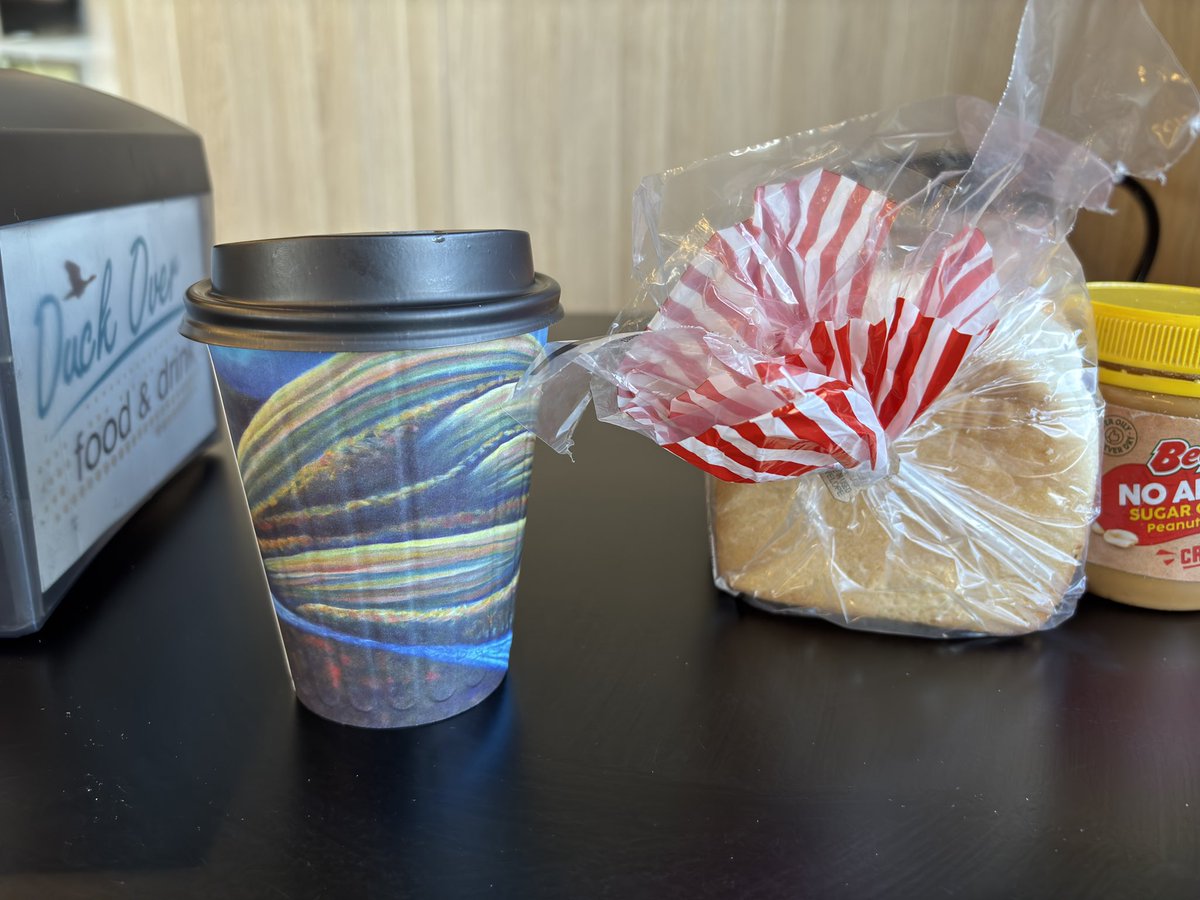 コンビニで10AUDくれたおばさま。おかげでコーヒーと朝のパン🍞を購入できました。