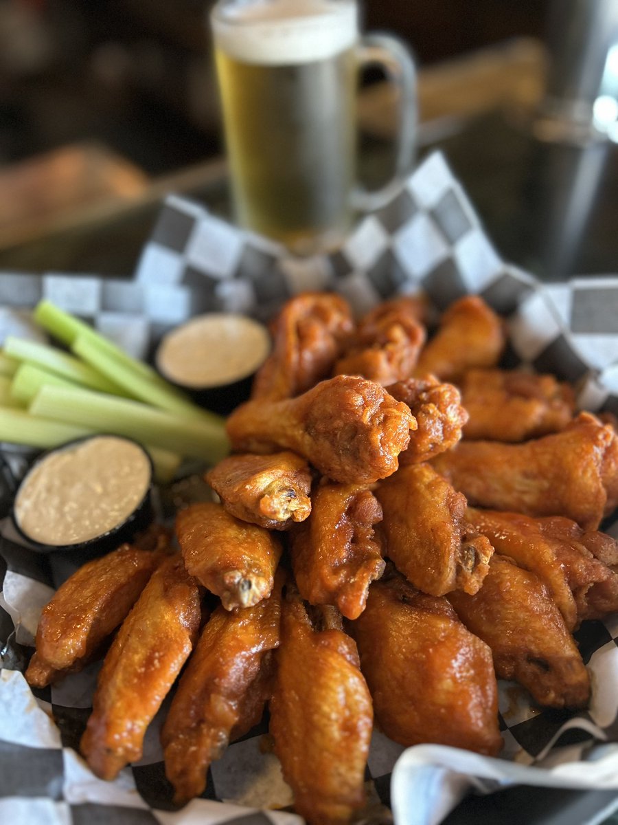 Good morning, especially to moms who dunk their wings in blue cheese 🤩